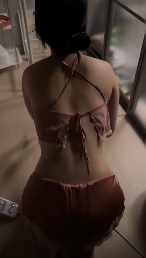 설레이는 조명과 뒷태